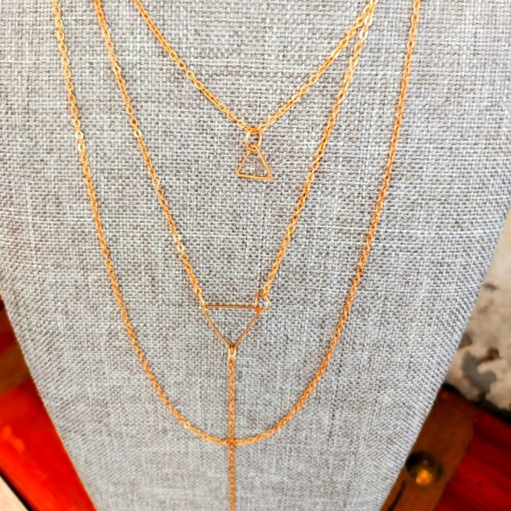 3-strand chain necklace geometric